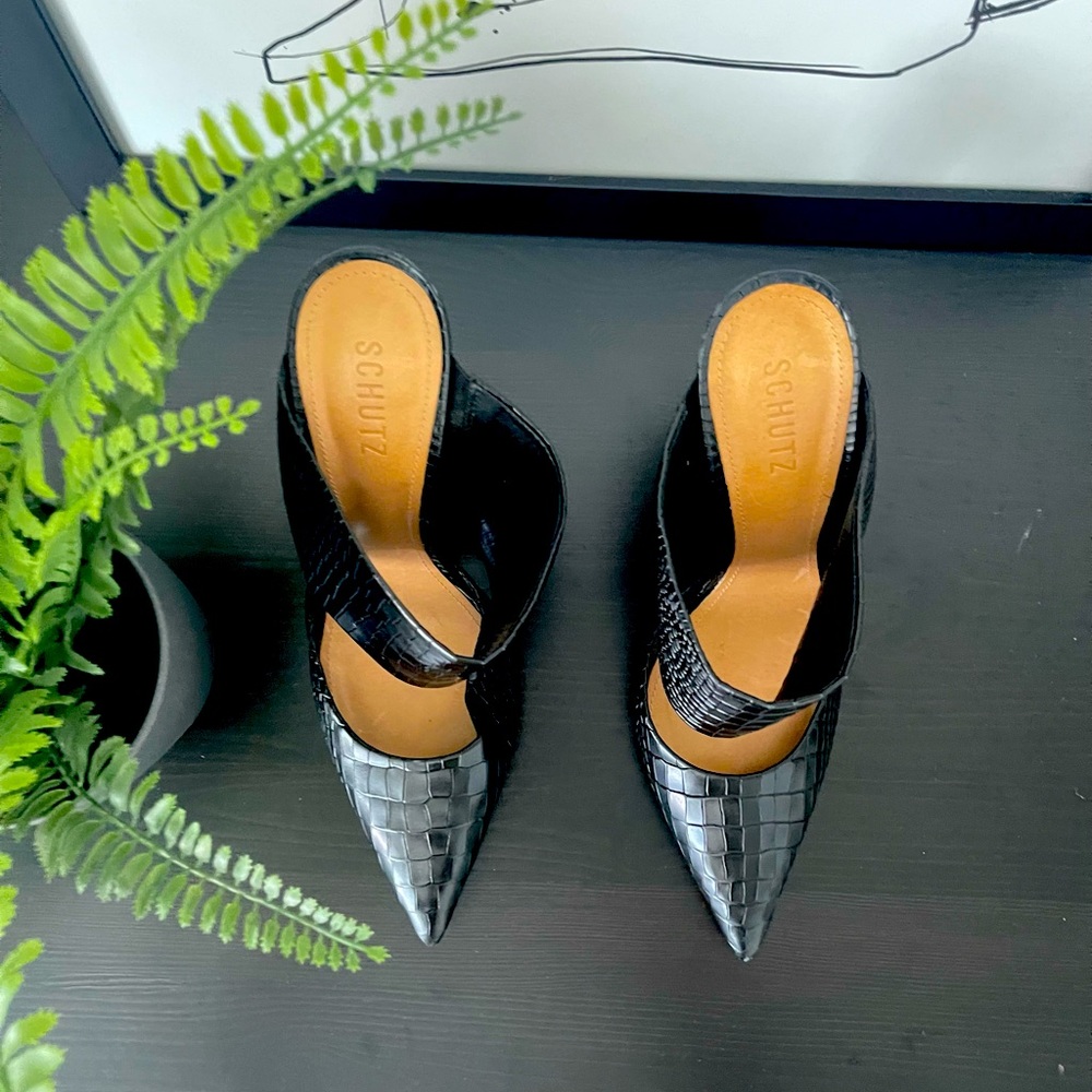 Schutz. Women Heels Sandals Closed Toe Heels Leather Color Black.